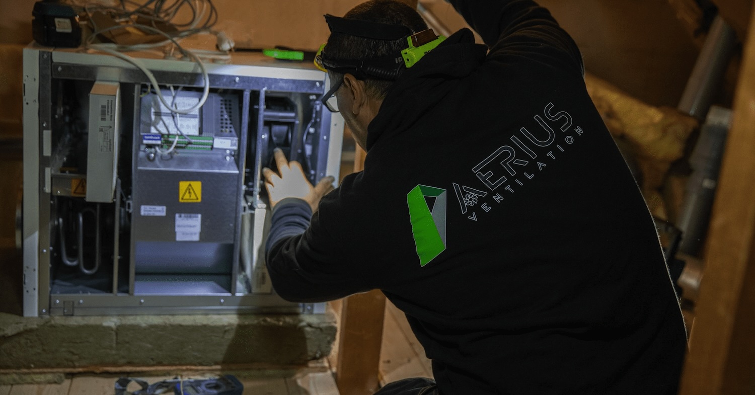 ventilationsrengöring-nacka tekniker från Aerius rengör ventilationsrengöring i Nacka