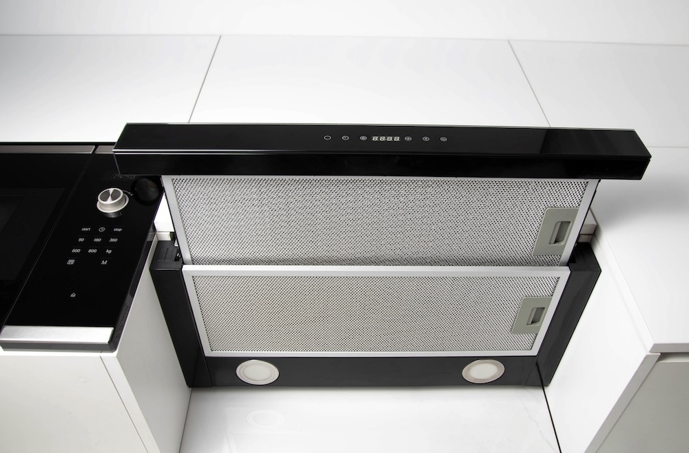 ny kolfilterfläkt som har installerats i lägenhet